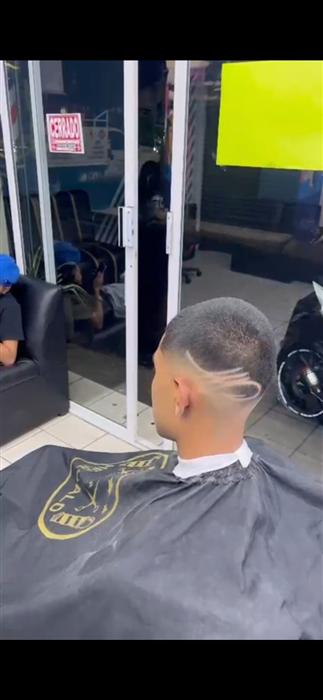 Corte fade con greca en Barbería HERCALD, Gustavo A. Madero